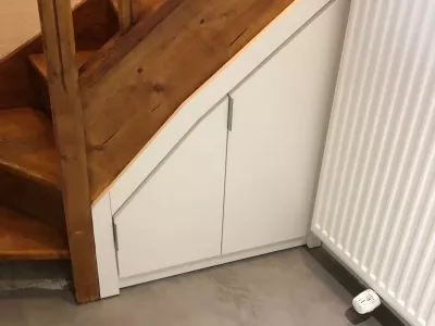 Rénovation du sas de la salle de bain et WC avec la création d’un placard sr mesure sous l’escalier